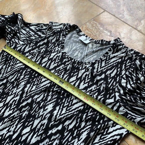 Linda Leal tunic with lace bell arms - Picture 7 of 9